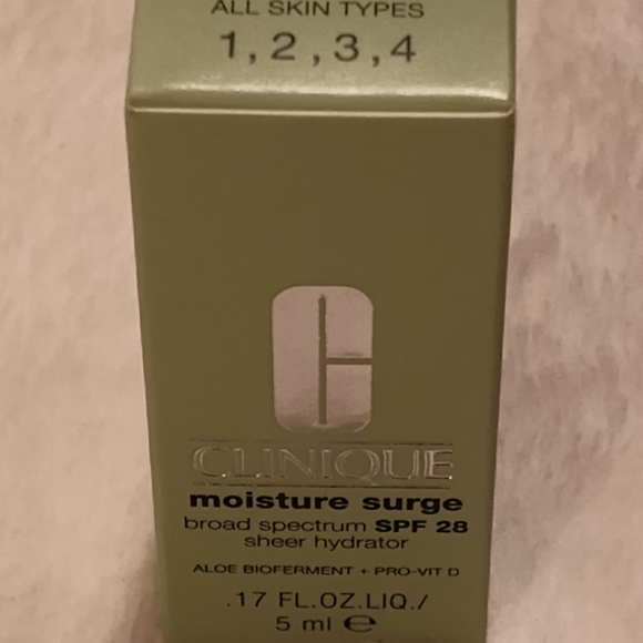 NWT! Clinique Moisture Surge .17oz - Picture 7 of 8